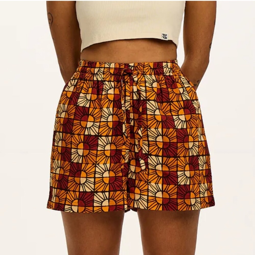 Lucy & Yak Charlie Cotton Shorts in Ecru & Orange Kiara Print - Size XL